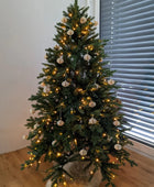 Künstlicher Weihnachtsbaum mit Beleuchtung - Emilia | 150 cm