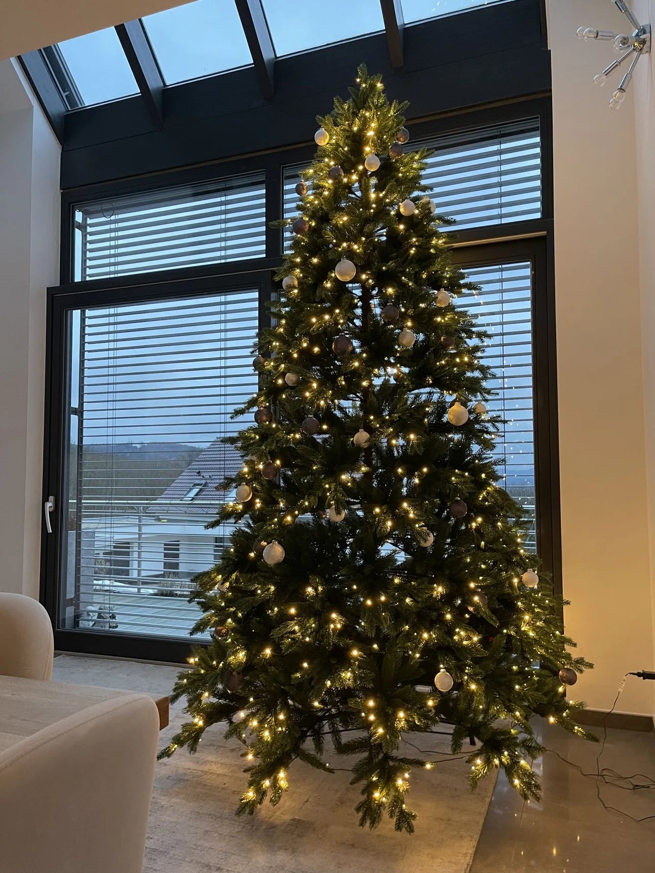 Arbre de Noël artificiel - David | 300 cm, avec lumières LED