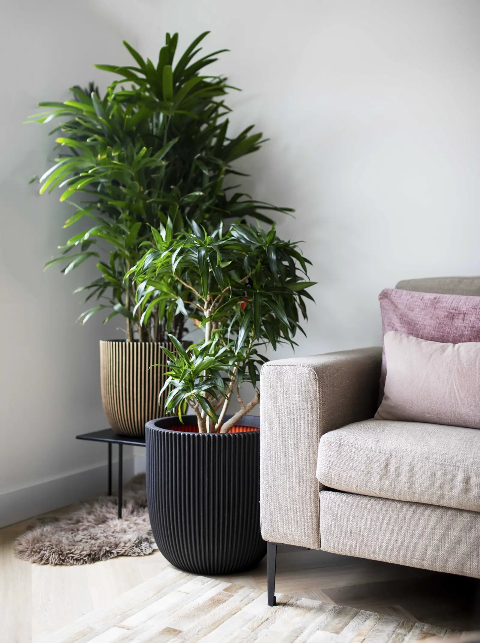 Blumentopf Kugel Groove schwarz | 43x41 cm